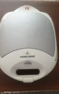 ساندویچ ساز بلک اند دکر