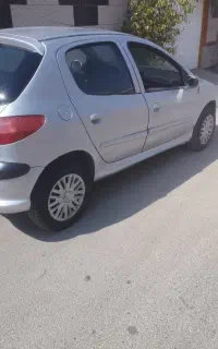 پژو ۲۰۶ تیپ ۲ نقره‌ای
