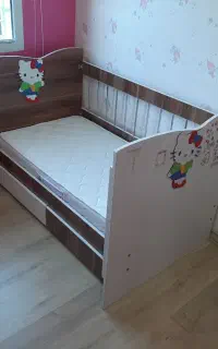تخت خواب کودک در حد نو