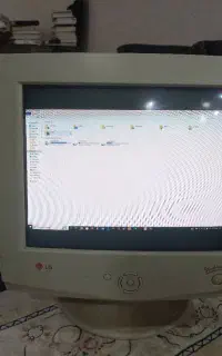 فروش مانیتور و یک عدد کیس کامپیوتر