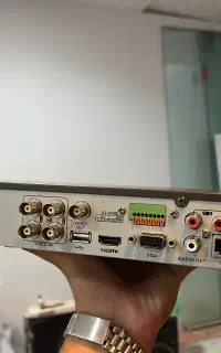 دستگاه DVR هایک ویژن ۴ کانالDS-7204HWI-SH با کارتن