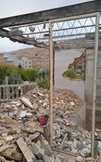 تخریب ساختمان.  کنده کاری