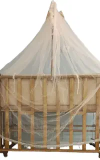 تخت کنار مادر. (ننو)