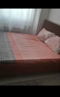 تخت خواب .میز تلویزیون.