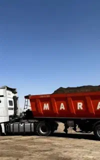 کودمرغی قفسی از درب مرغداری