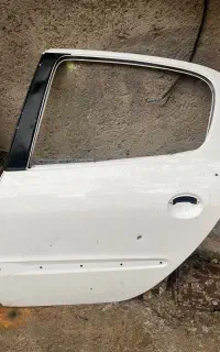در سمت راننده عقب