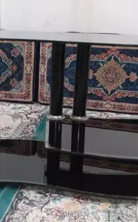 میز تلویزیون شیشه‌ای