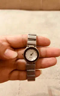 ساعت زنونه لاروس