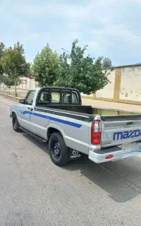 مزدا وانت عروسک‌ ژاپنی‌ مدل ۹۲ دوگانه‌ شرکتی