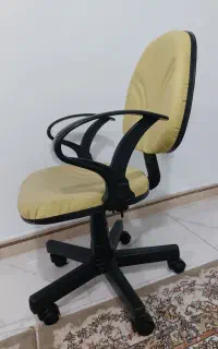 صندلی چرم مصنوعی در حد نو