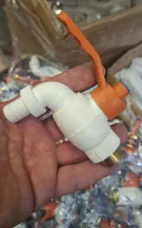 شیر شیلنگی پلاستیکی ته فلز طرح ترک
