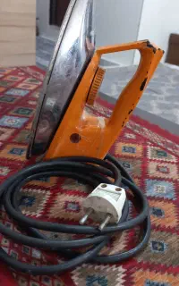 اتو قدیمی سالم