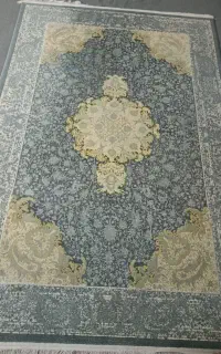 دو عدد فرش 9 متری یدونه هم فرش آشپزخانه