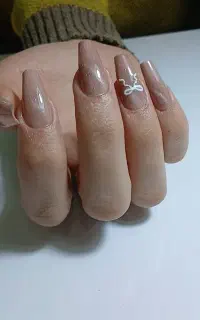 خدمات کاشت ناخن