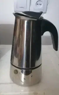 قهوه ساز اسپرسو ساز ( موکاپات استیل 4 کاپ)