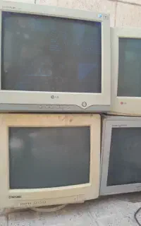 جمع آوری مانیتورکامپیوتر سوخته قدیمی