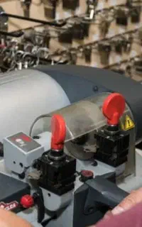 کلیدسازی و قفل سازی شبانه روزی در محل