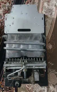 آبگرمکن ایران شرق ۱۶ لیتری رادیاتور سالم