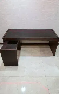 سه عدد میز اداری و تحریر چوبی بسیار تمیز