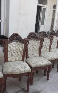 میز ناهار ۱۰ نفر ه با ۹ عدد صندلی سلطنتی تمیز