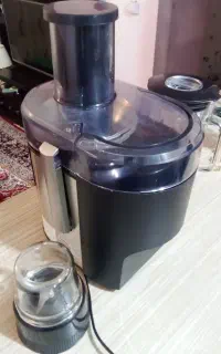 آبمیوه گیری سه کاره فیلیپس که ازدبی خریداری شده