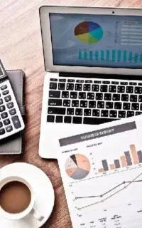 حسابدار خانم مسلط به نرم افزار هلو