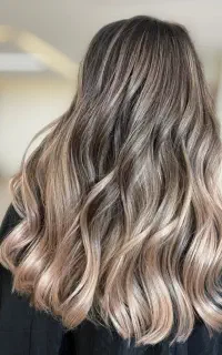 رنگ مو،احیا مو ،آرایش عروس ،اکستنشن مژه ،کاشت ناخن