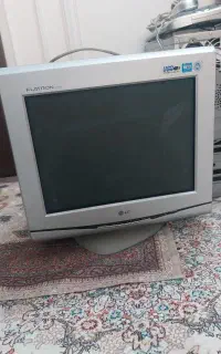 مانیتور crt lg به همراه کیبورد و کیس خال