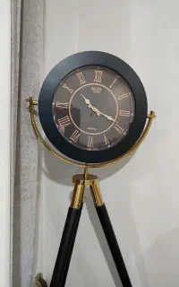 ساعت ایستاده