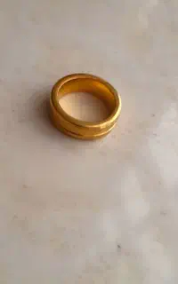 انگشتر طلایی