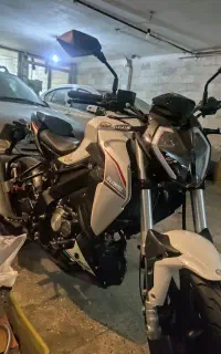 بنلی ۱۸۰s درحد‌نو