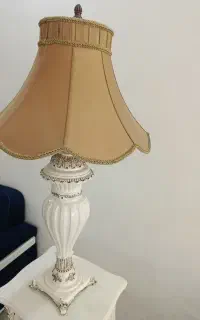 آباژور جنس چوب با میزش