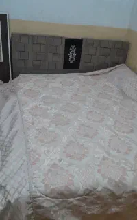تخت خواب دونفره در حد نو با تشک