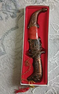 چاقو تزئینی و قابل استفاده
