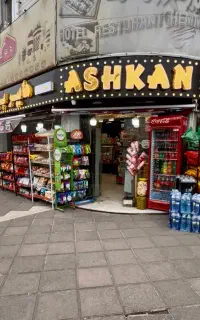 فروشنده خانم در اشکان مارکت