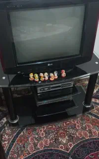 تلویزیون و میز تلویزیون