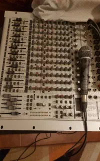 میکسر Behringer مدل Euroback UB2442FX-Pro