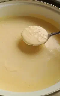 شیر آغوز گاو محلی  تازه، سالم و بهداشتی