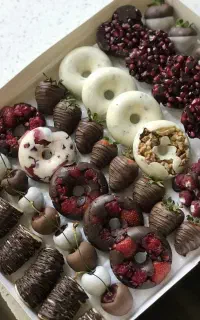 لاکچریترین باکس و دست گل برای هدیه