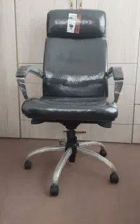 صندلی گردان  در حد نو