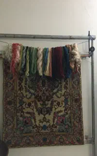 دار قالی با فرش نیمه تمام