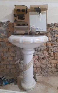 آینه و سنگ روشویی