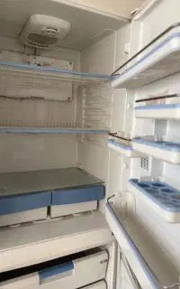 یخچال نگین سالم،۷۰ متر موکت ،۲ مبل تکنفره
