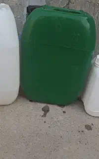 بطری و دبه ۲۰لیتری و ۴لیتری رنگ سبز و شیری