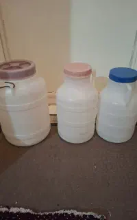 ۳ عدد دبه پلاستیکی کاملا سالم