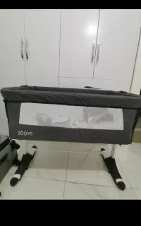 تخت کنار مادر