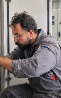 برقکار صنعتی و ساختمان کارشناس ارشد برق