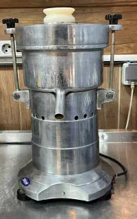 فروش دو دستگاه آبمیوه گیری و عصاره گیر صنعتی