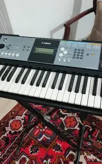 ارگ یاماها psr-E233  در حد نو با پایه ضربدری
