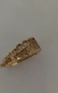 یک عدد گوشواره گم شده